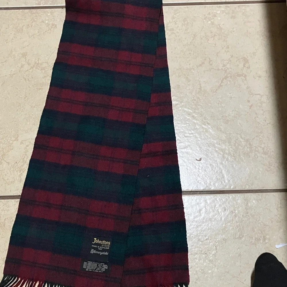 Johnstons of Elgin Red and Green Tartan Scarf
